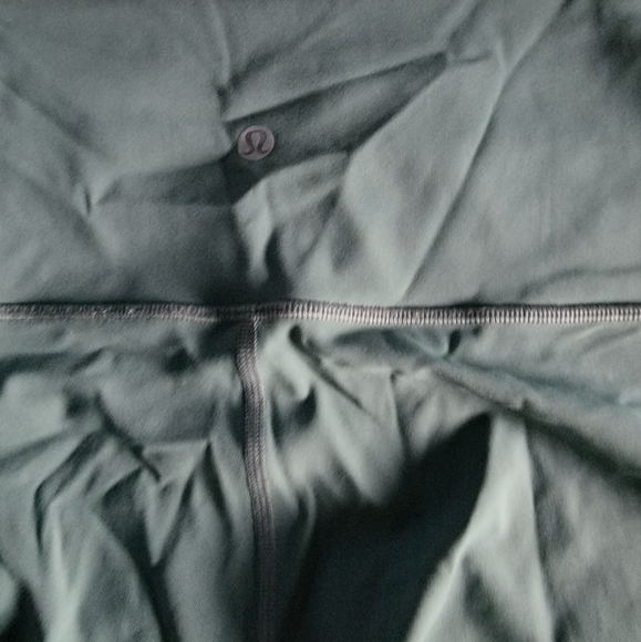 Lululemon - Picture 3 of 3